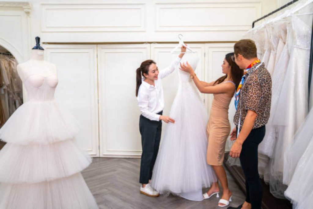 Choosing an Engagement Dress For Men and Women